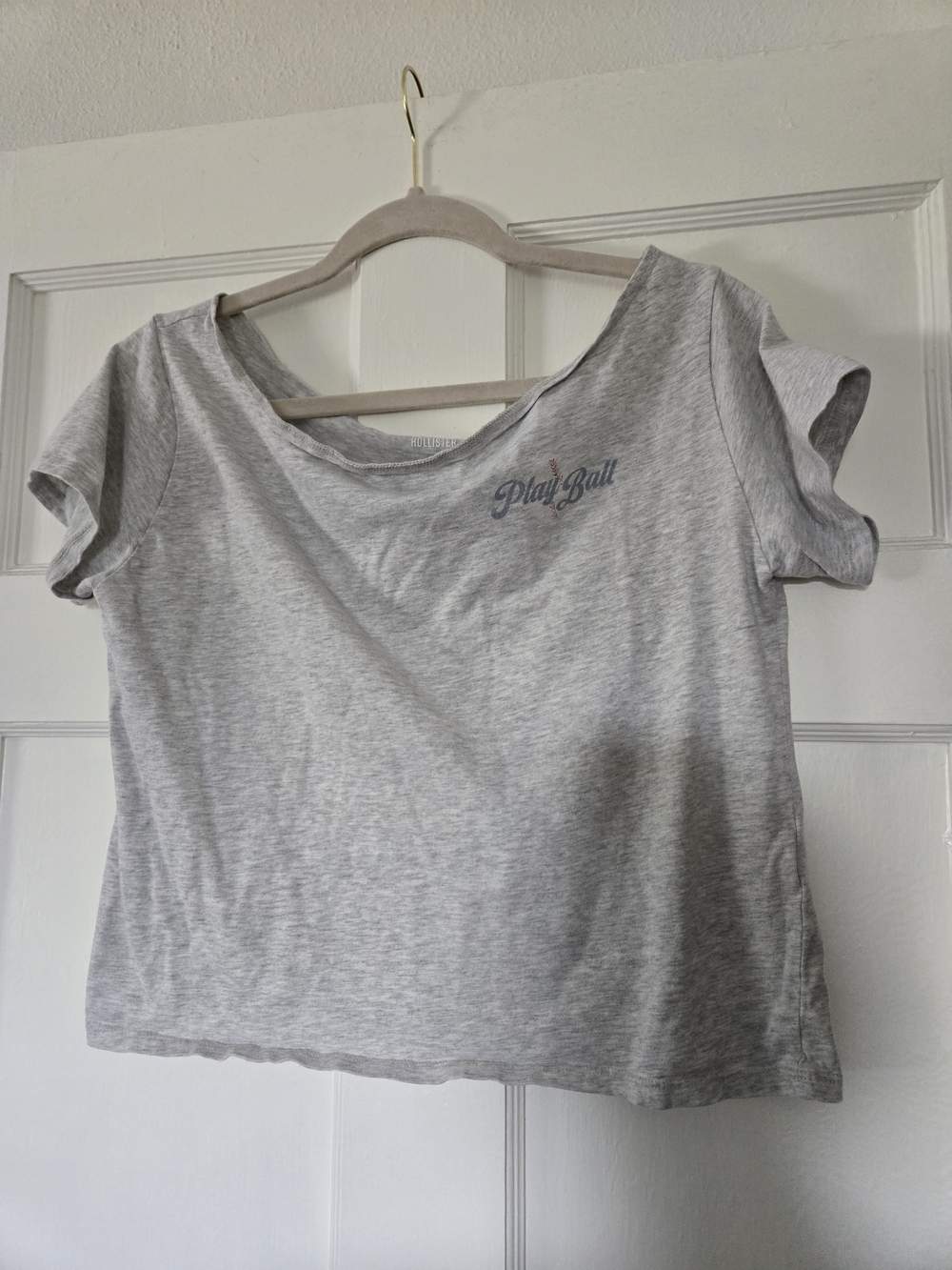 Hollister Light Heather Gray Tee with Subtle Logo And Teddy Bear On Back